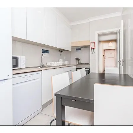 Houze Spacious 4 Bedroom Flat Near Zoo * Lisboa
